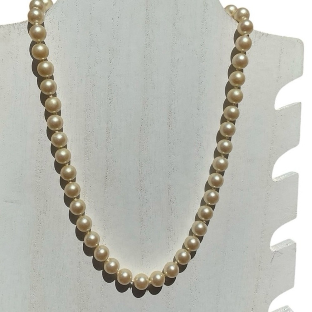 Faux Pearl Necklace Vintage 18” white - Picture 7 of 10